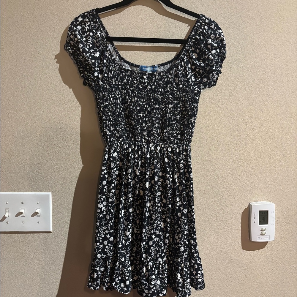 UO Tessie Floral Smocked Mini Dress Medium - Picture 8 of 9